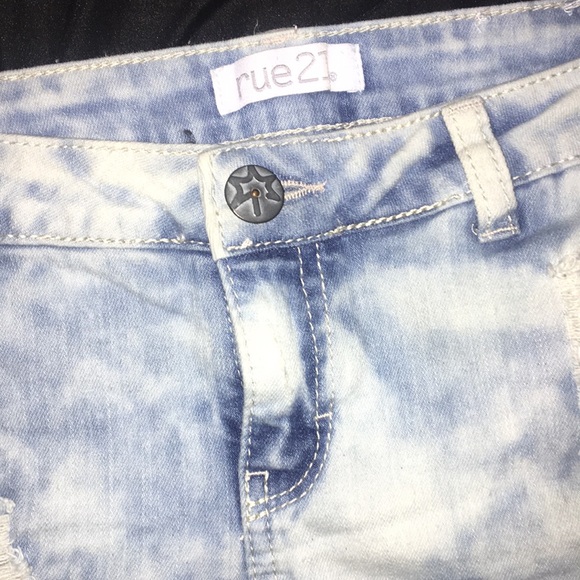 Shorts - Picture 3 of 5